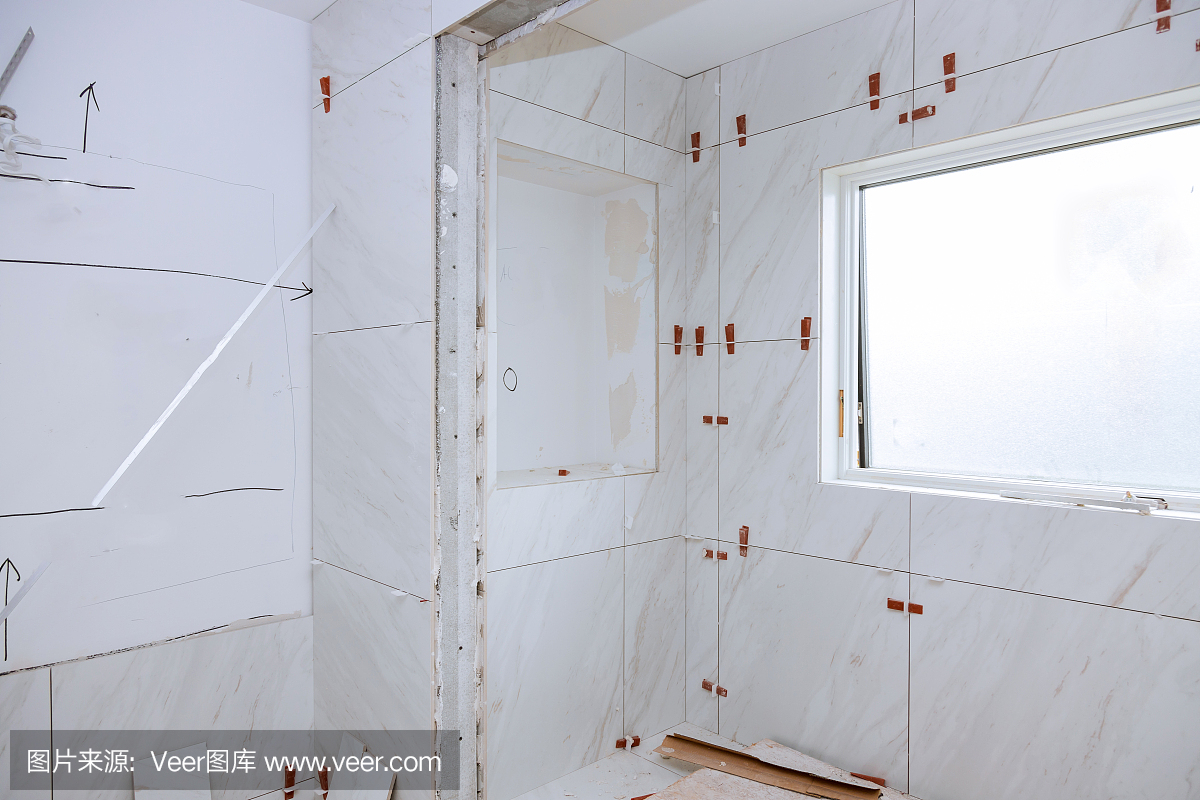 浴室瓷磚鋪磚前先鋪濕砂漿。